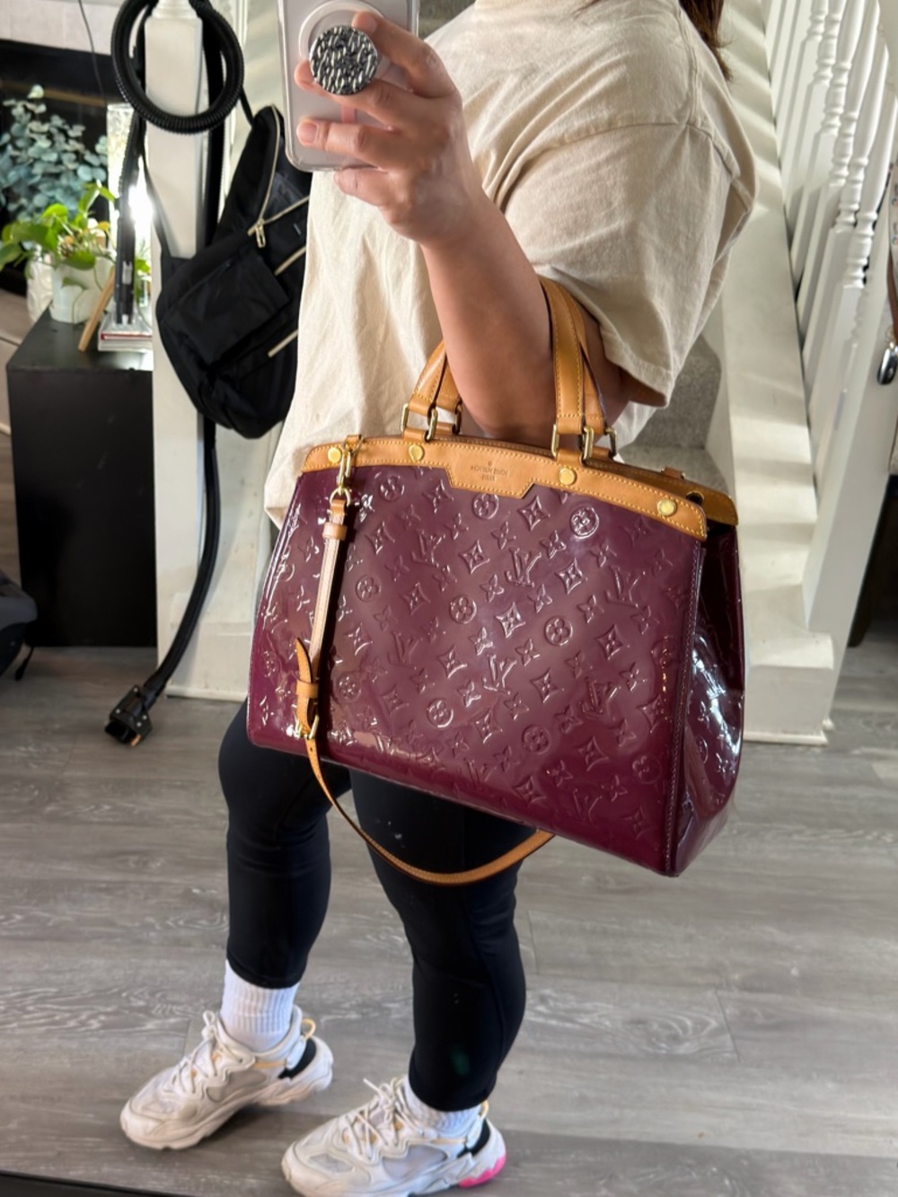 *LIKE NEW* Louis Vuitton Brea GM in Amarante Monogram Vernis Bag - Picture 17 of 17